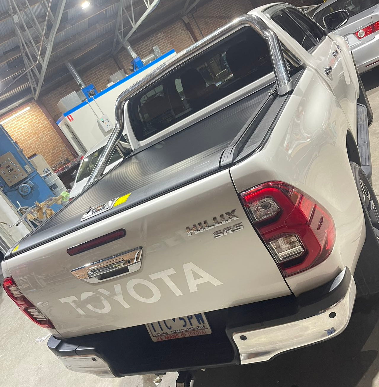 Manual Roller Shutter For Toyota Hilux– Side View